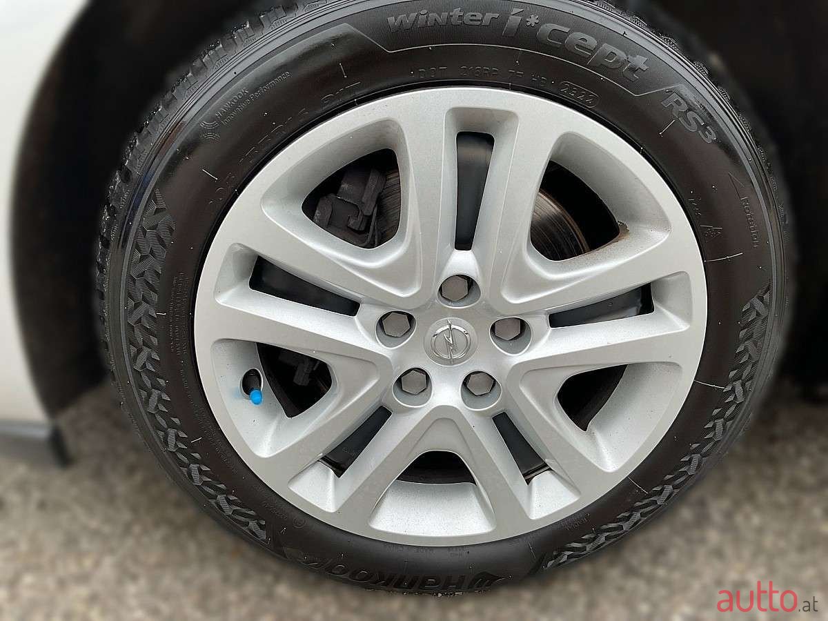 2016' Opel Astra photo #4