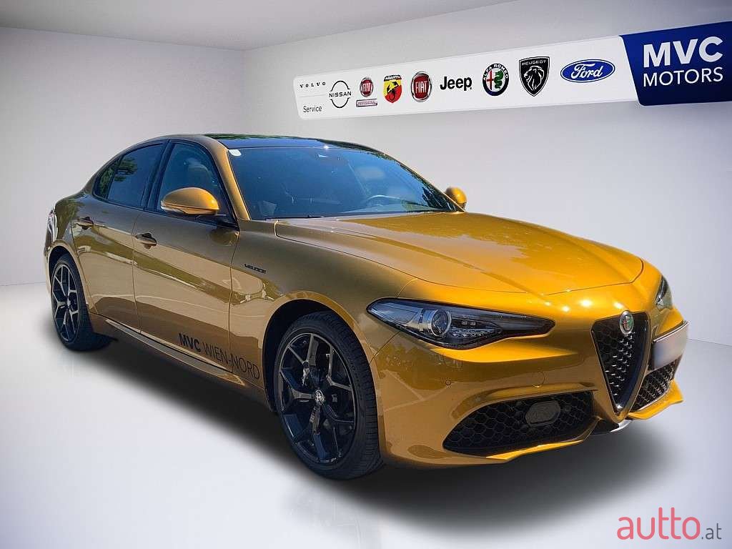2022' Alfa Romeo Giulia photo #4