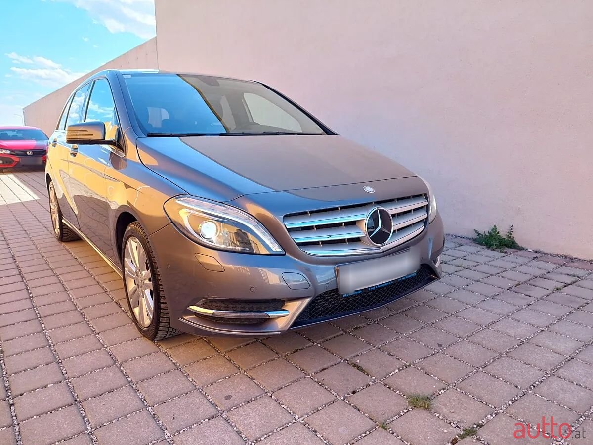 2013' Mercedes-Benz B-Klasse photo #3