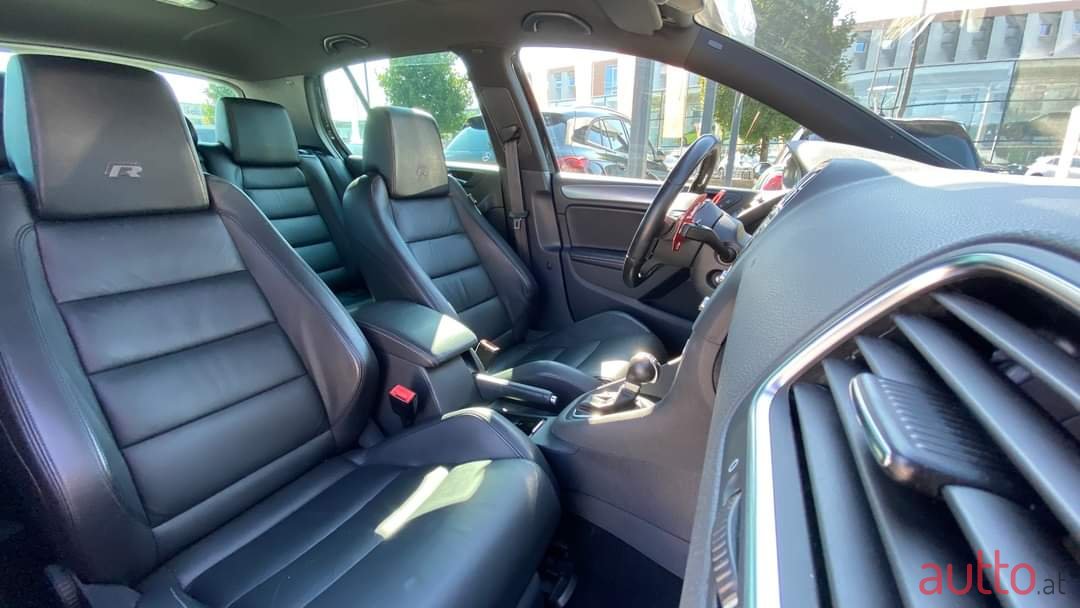 2010' Volkswagen Golf R photo #6