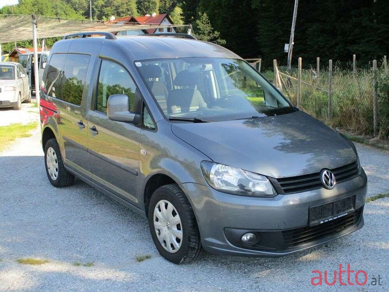 2011' Volkswagen Caddy photo #4