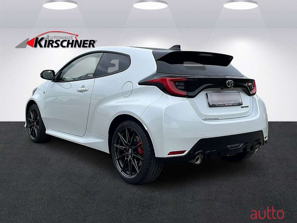 2023' Toyota Yaris photo #3