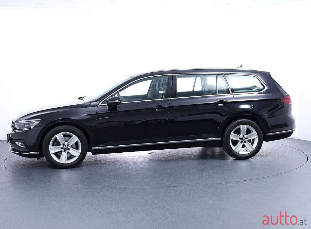2020' Volkswagen Passat photo #2