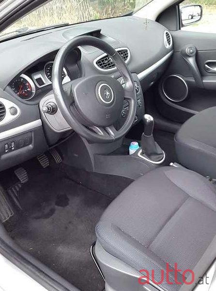 2006' Renault Clio photo #2