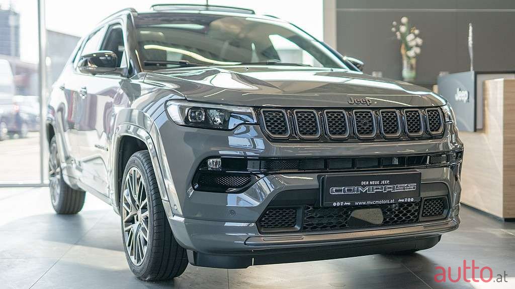 2021' Jeep Compass photo #2