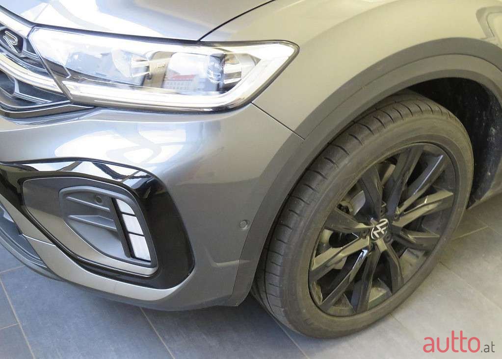 2023' Volkswagen T-Roc photo #2