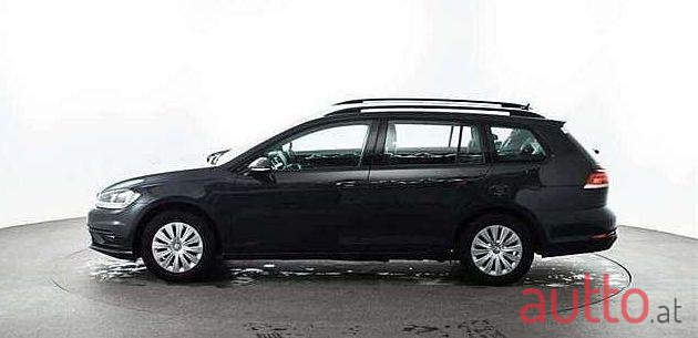 2017' Volkswagen Golf photo #1