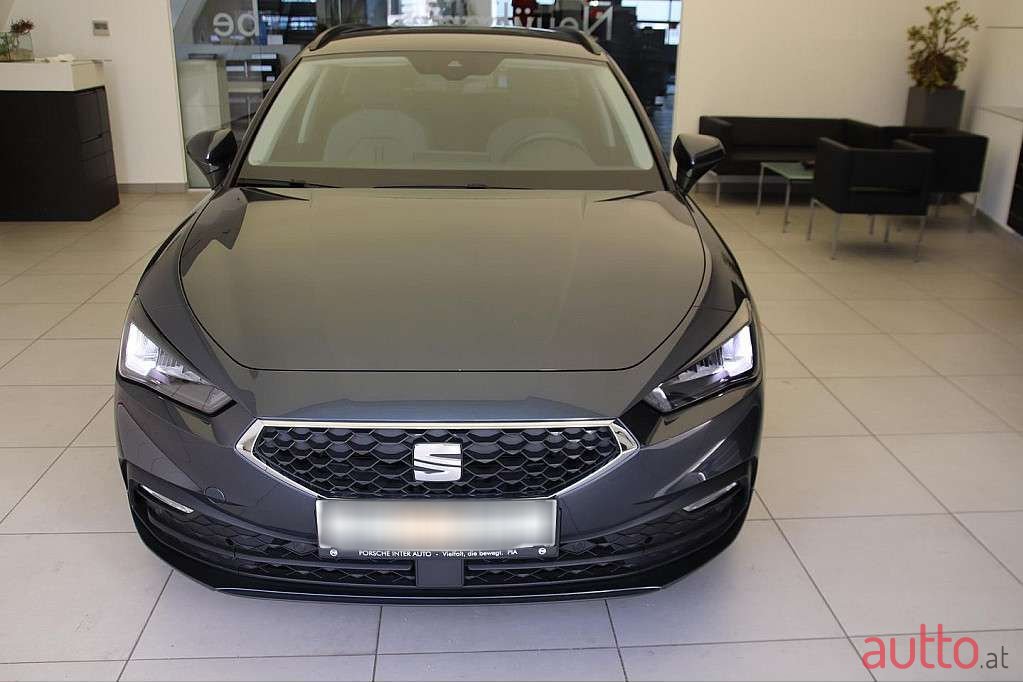 2022' SEAT Leon photo #2