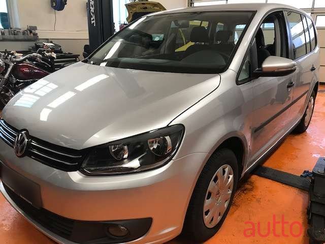 2015' Volkswagen Touran photo #1