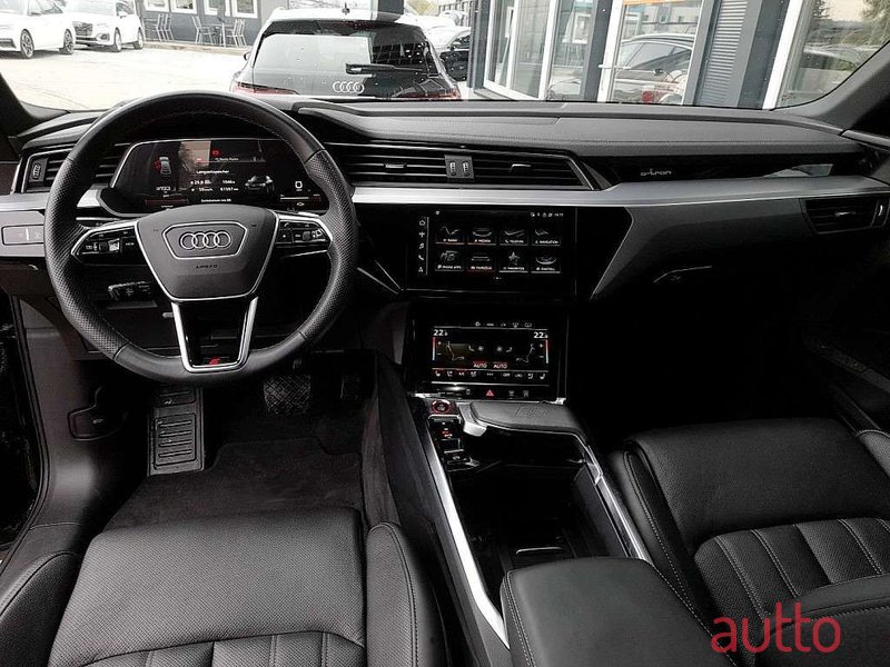 2022' Audi e-tron photo #3