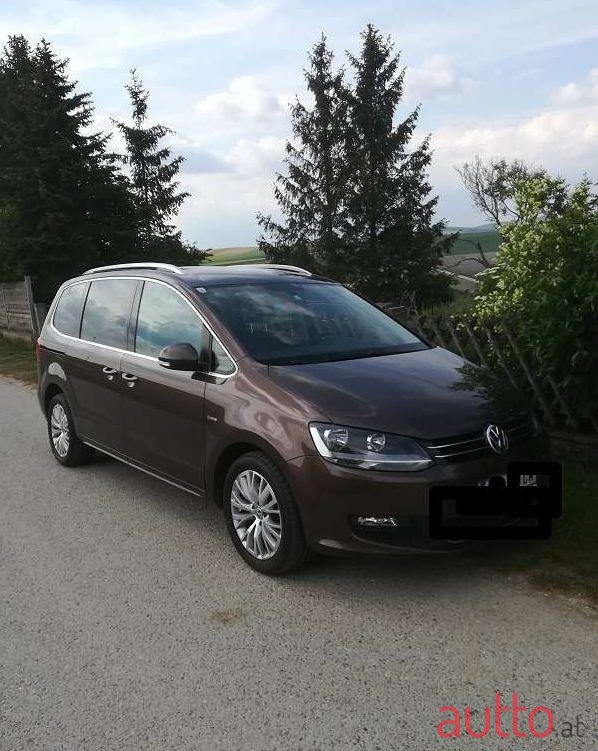 2011' Volkswagen Sharan photo #1