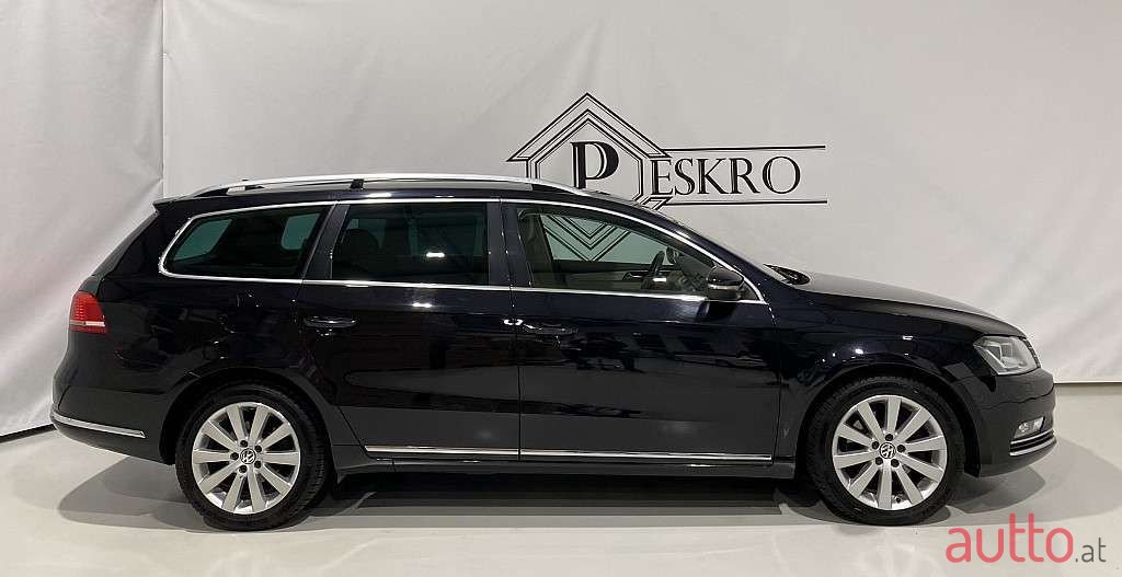 2011' Volkswagen Passat photo #2