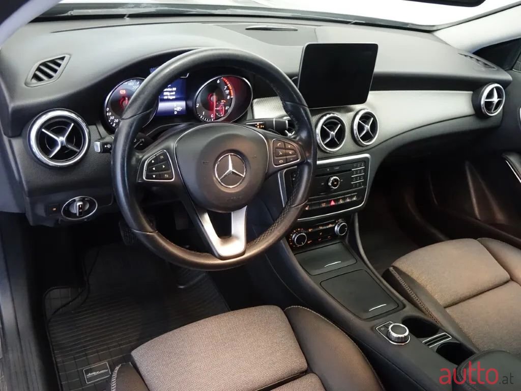 2017' Mercedes-Benz Gla-Klasse photo #5