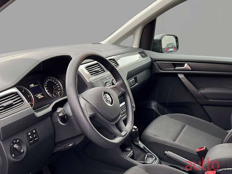 2017' Volkswagen Caddy photo #3