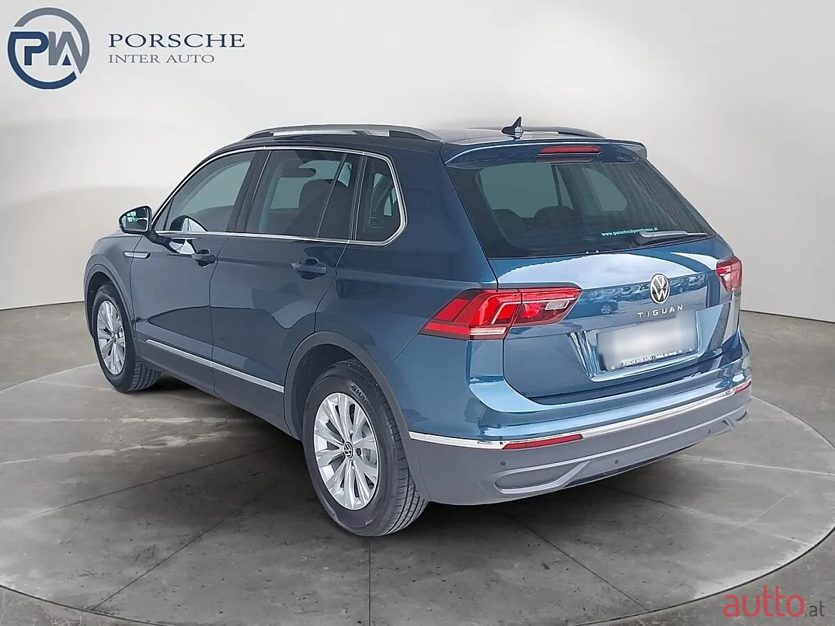 2023' Volkswagen Tiguan photo #3