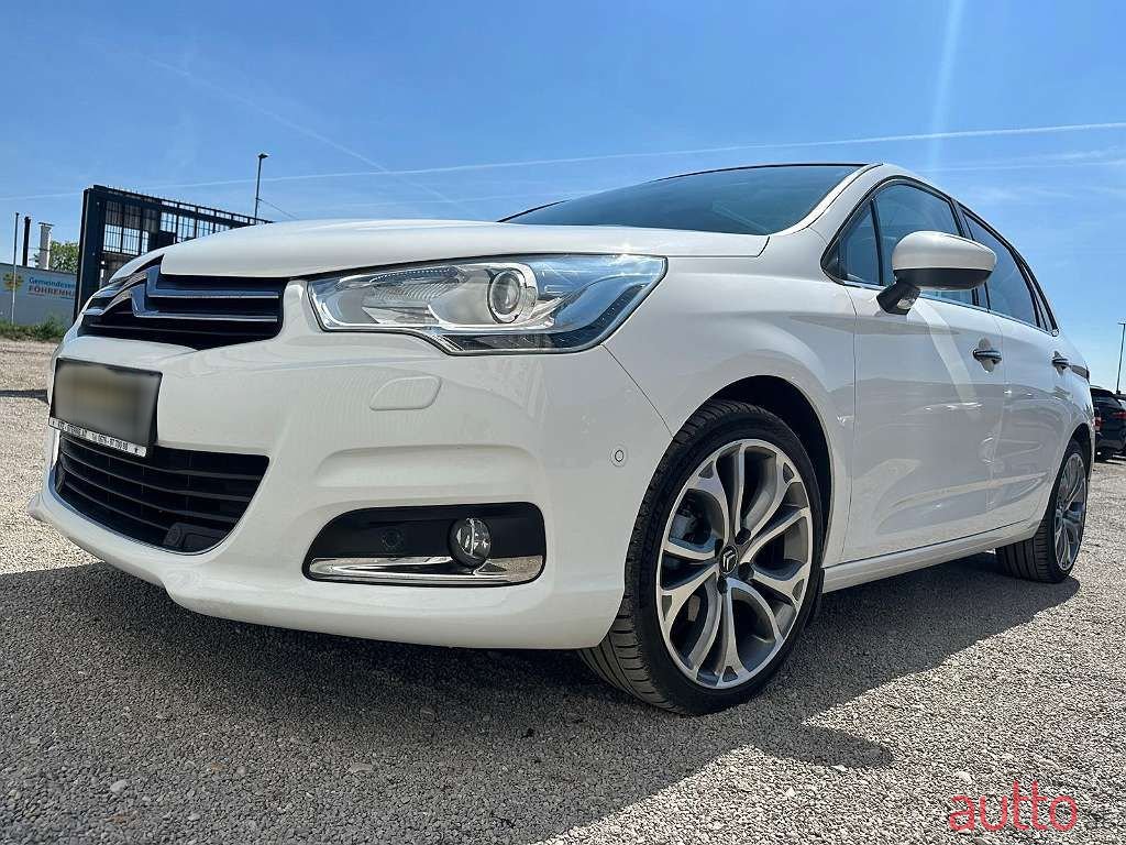 2017' Citroen C4 photo #2