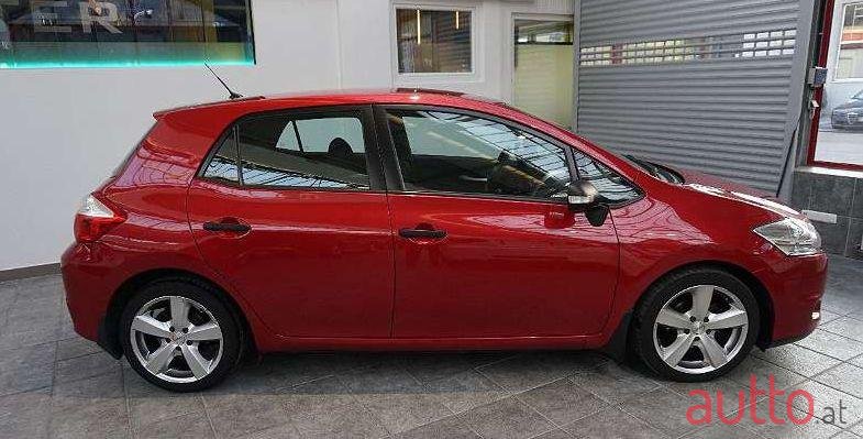 2010' Toyota Auris photo #1
