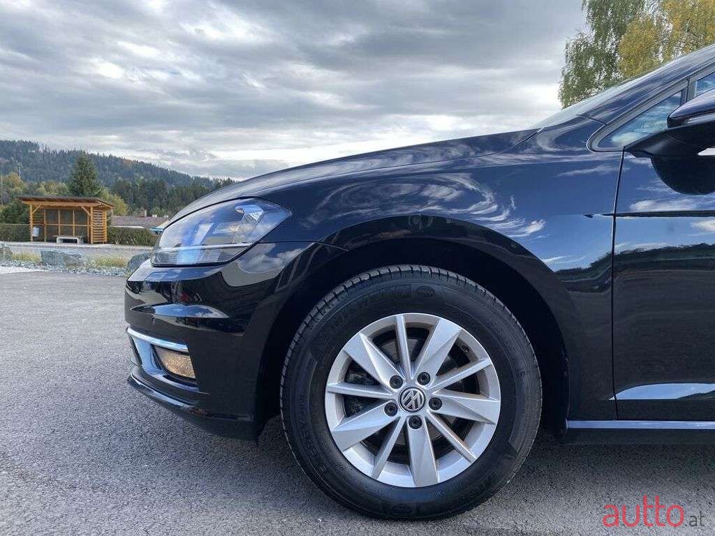 2018' Volkswagen Golf photo #4
