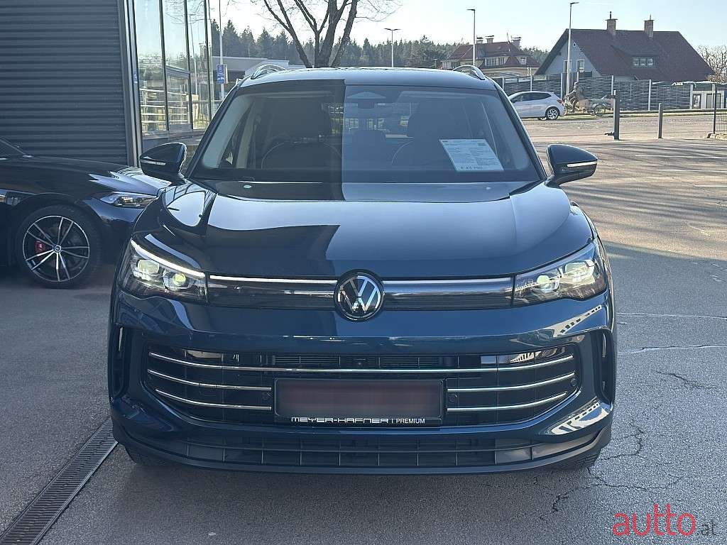 2024' Volkswagen Tiguan photo #4