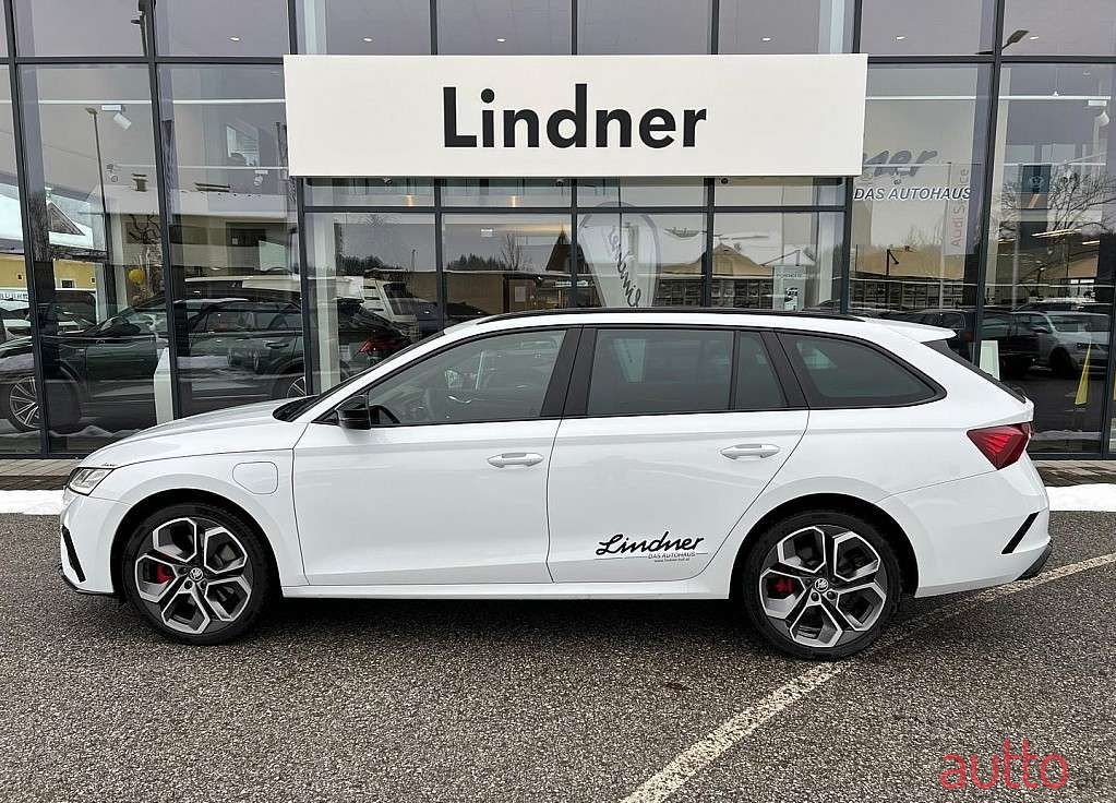 2022' Skoda Octavia photo #2