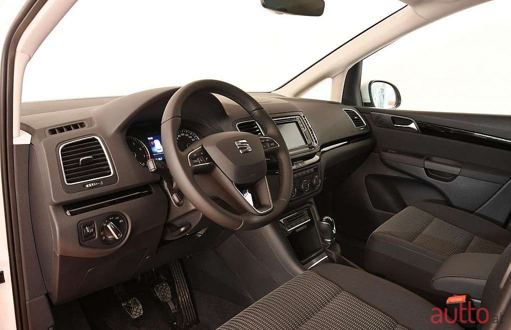 2022' SEAT Alhambra photo #5