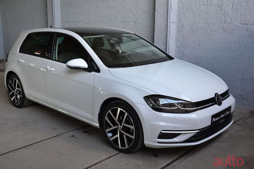 2019' Volkswagen Golf photo #3
