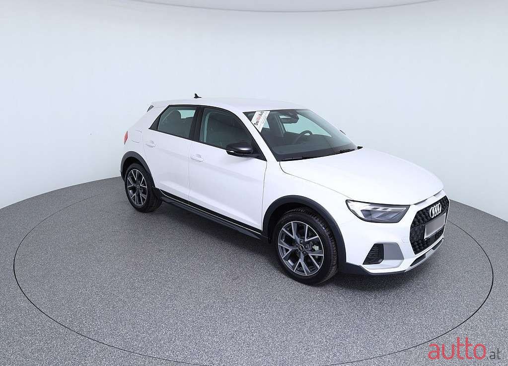 2023' Audi A1 photo #3