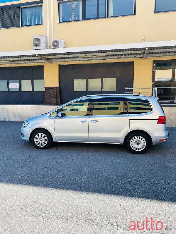 2011' Volkswagen Sharan photo #5