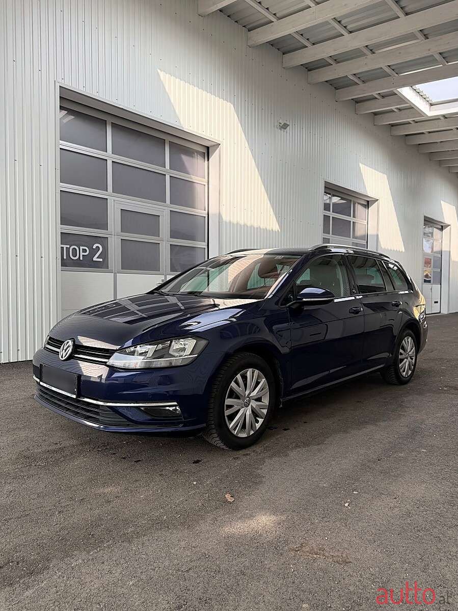 2017' Volkswagen Golf photo #2