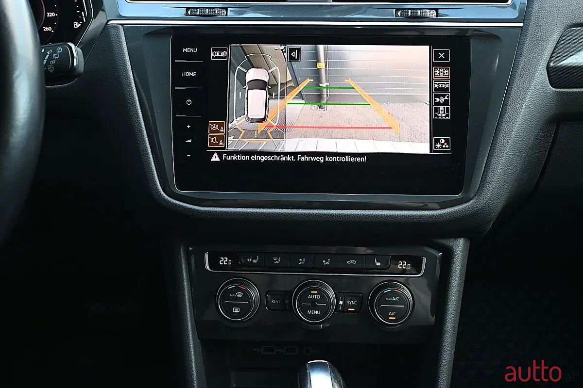 2020' Volkswagen Tiguan photo #6