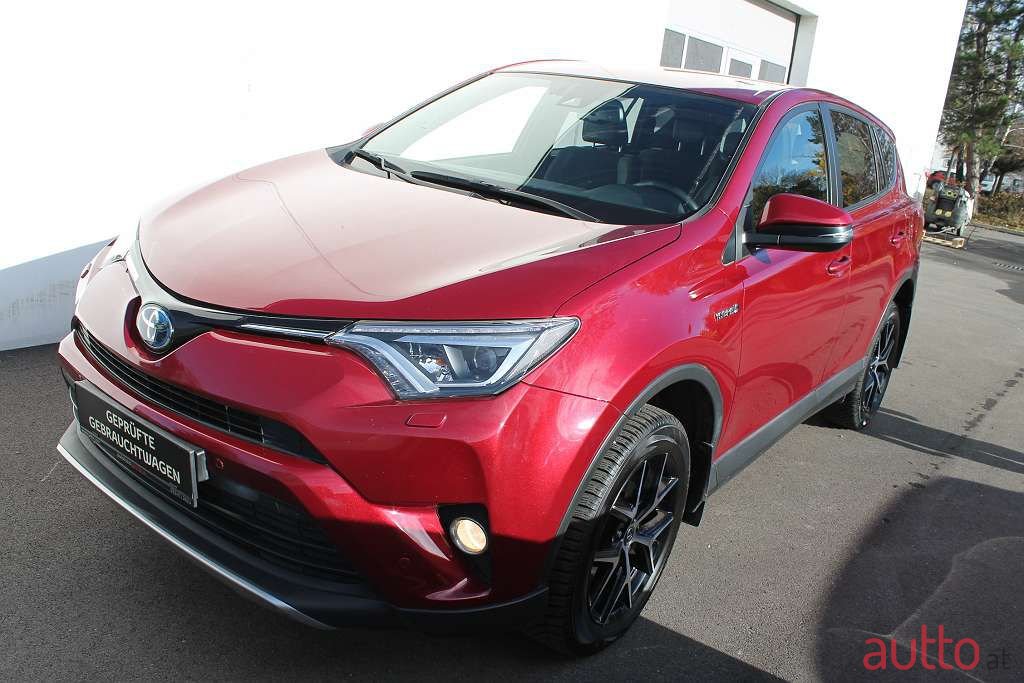 2018' Toyota RAV4 photo #1