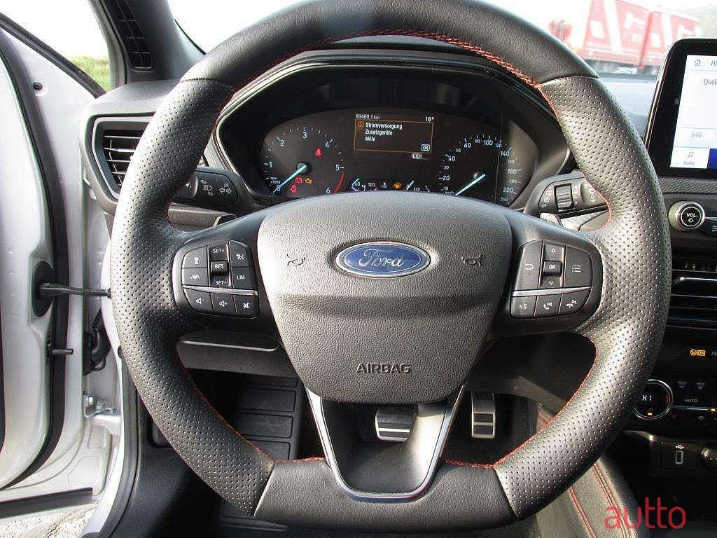 2020' Ford Focus photo #5