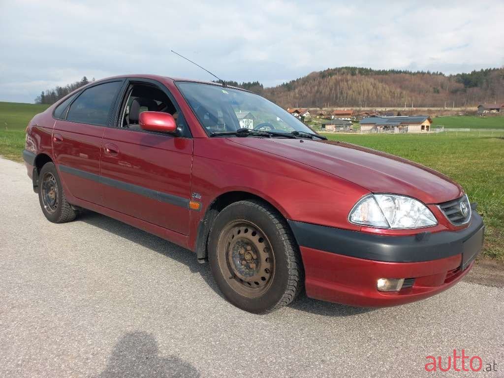 2001' Toyota Avensis photo #6
