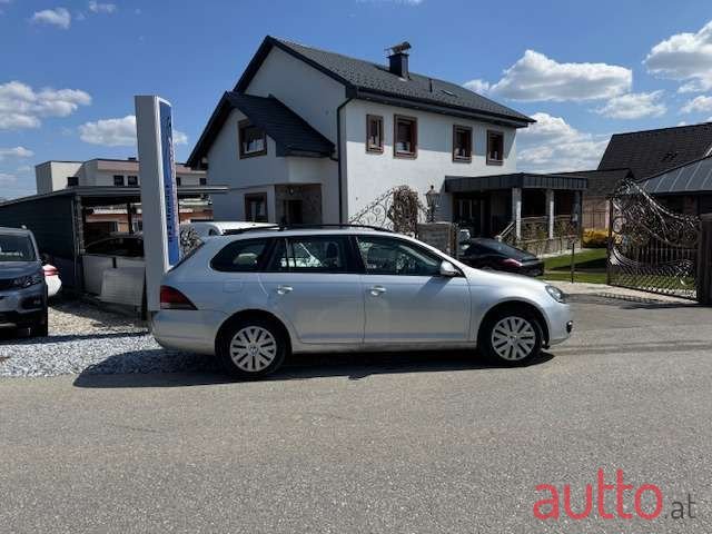2010' Volkswagen Golf photo #4