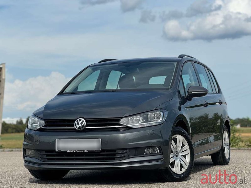 2019' Volkswagen Touran photo #1