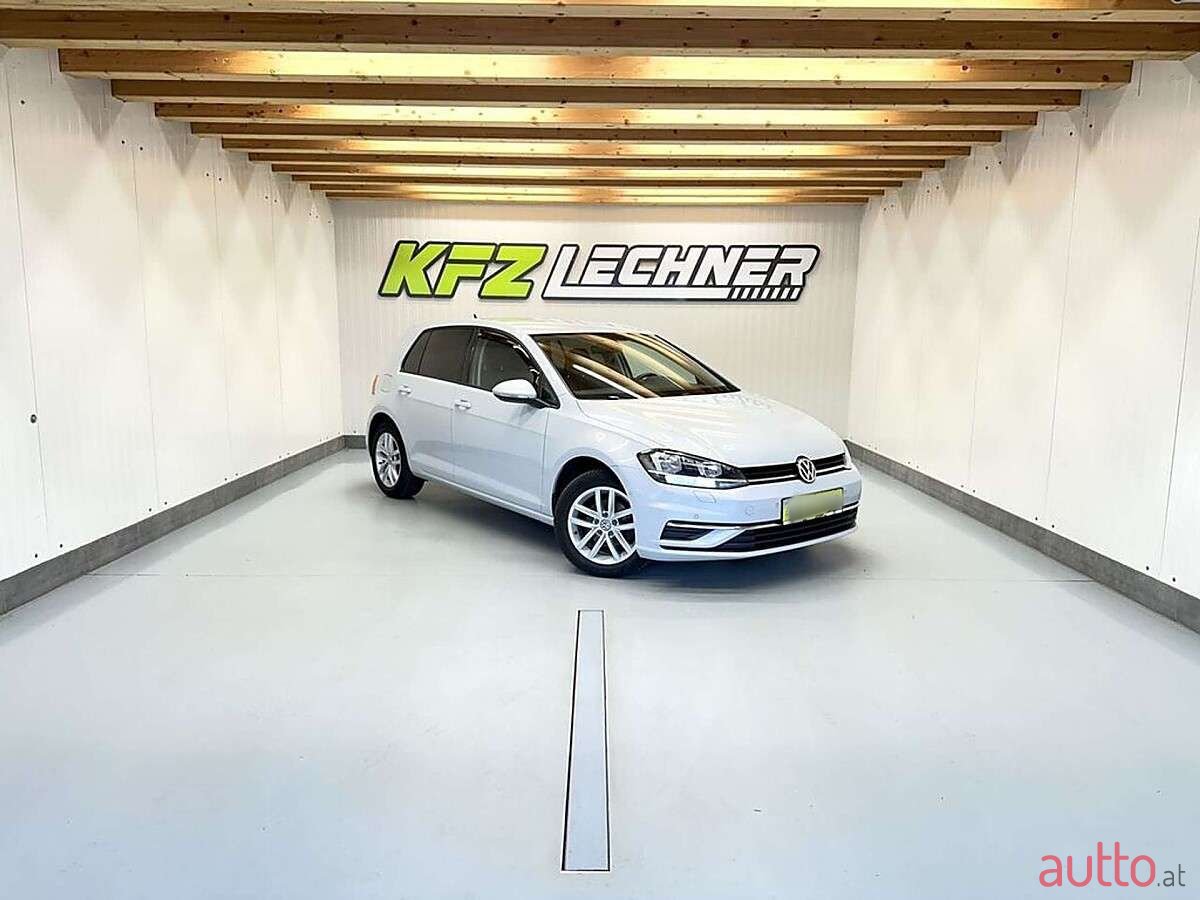 2017' Volkswagen Golf photo #1