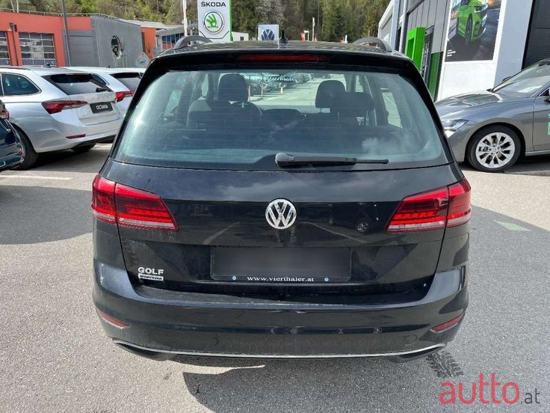 2018' Volkswagen Golf photo #2