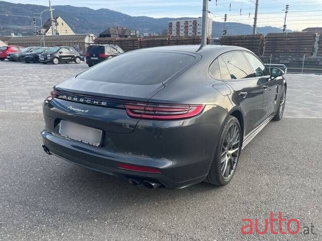 2020' Porsche Panamera photo #5