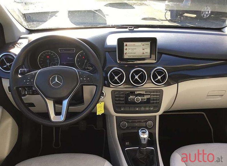 2012' Mercedes-Benz B-Klasse photo #3
