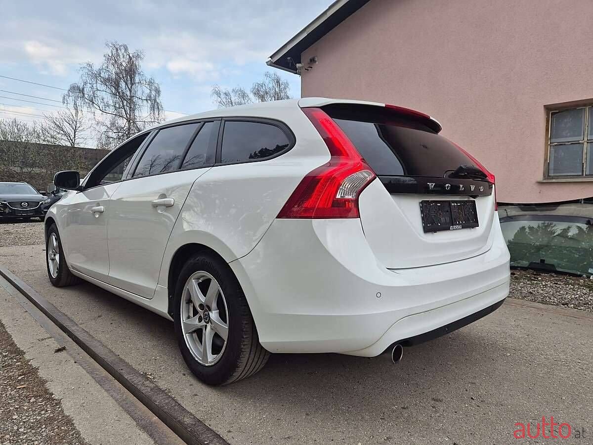 2016' Volvo V60 photo #4