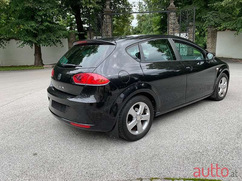 2010' SEAT Leon photo #3