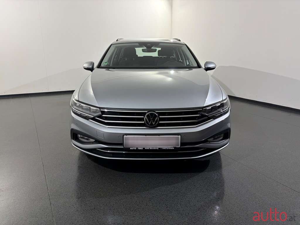 2022' Volkswagen Passat photo #2