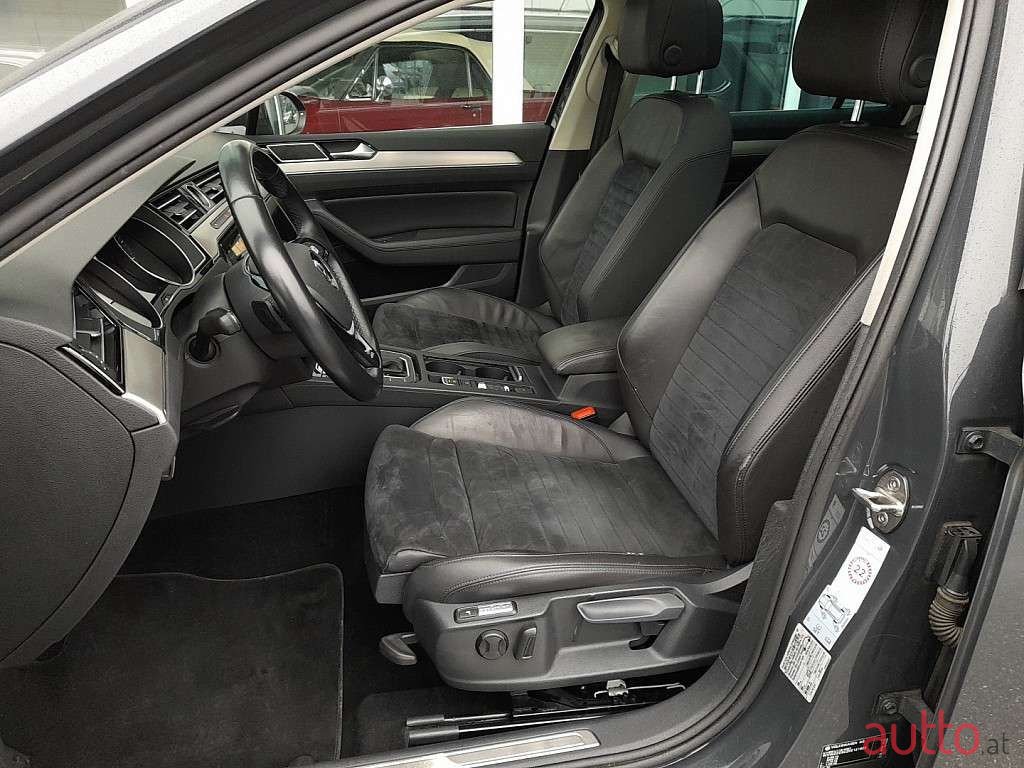 2019' Volkswagen Passat photo #4