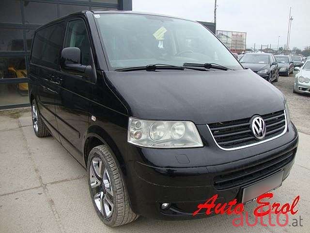 2008' Volkswagen Multivan photo #3