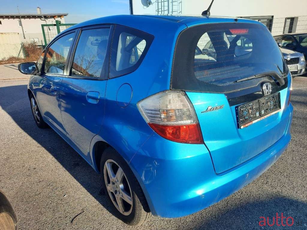 2010' Honda Jazz photo #2
