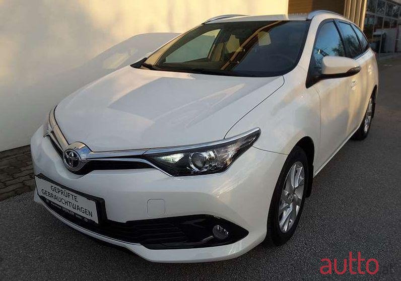 2017' Toyota Auris photo #1