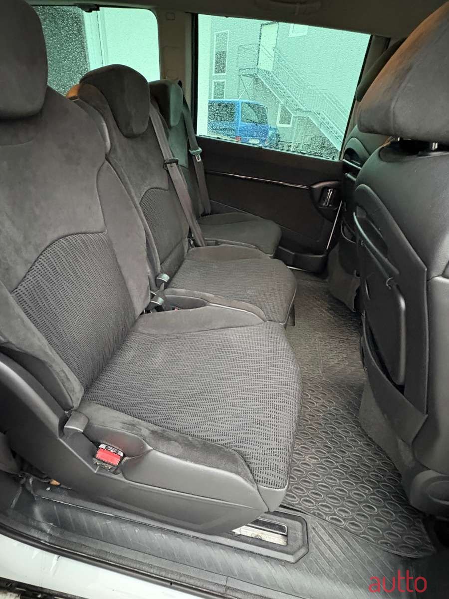 2013' Citroen C8 photo #5