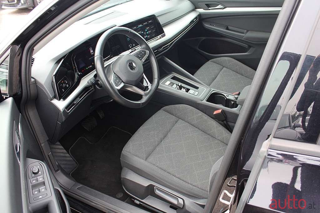 2021' Volkswagen Golf photo #2