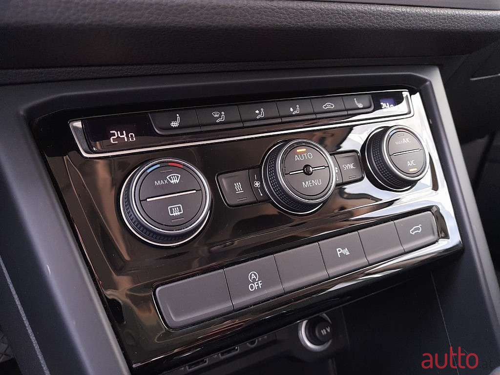 2019' Volkswagen Touran photo #4