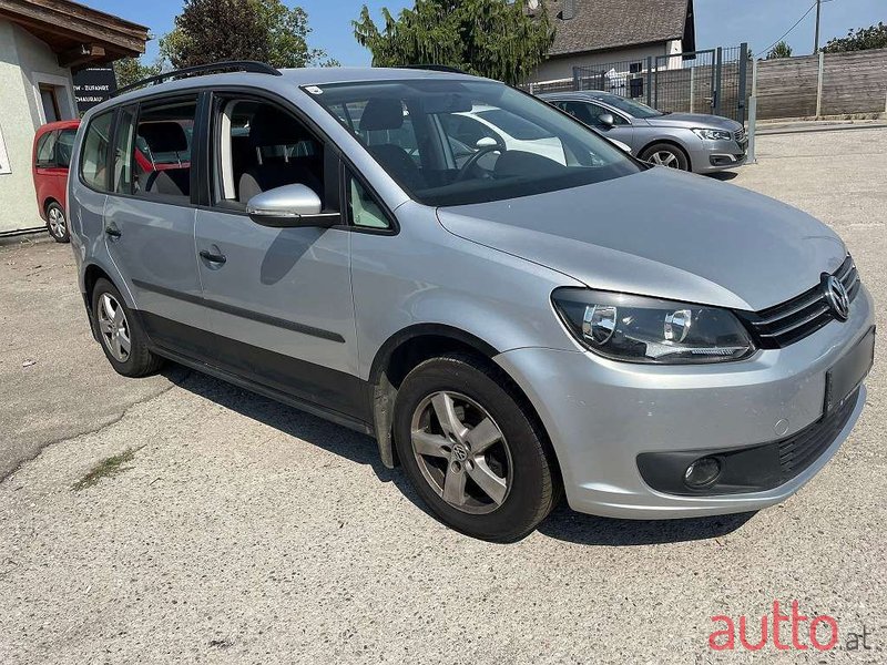 2014' Volkswagen Touran photo #2